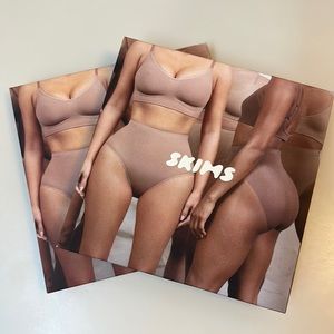 SKIMS - Sculpting mid and high waist thong - BRAND NEW